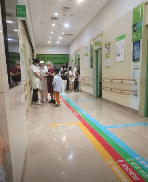 排队领取病历单